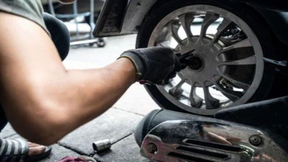How to Change a Motorcycle Tyre: A Step-by-Step Guide